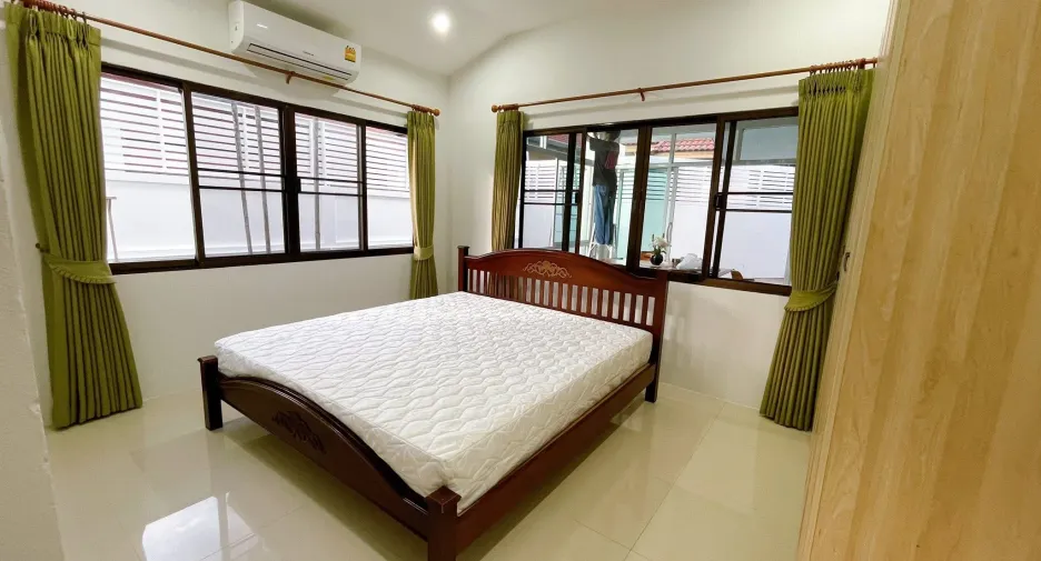 For rent 3 bedrooms house in Saraphi, Chiang Mai