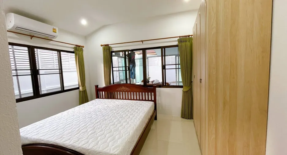 For rent 3 bedrooms house in Saraphi, Chiang Mai