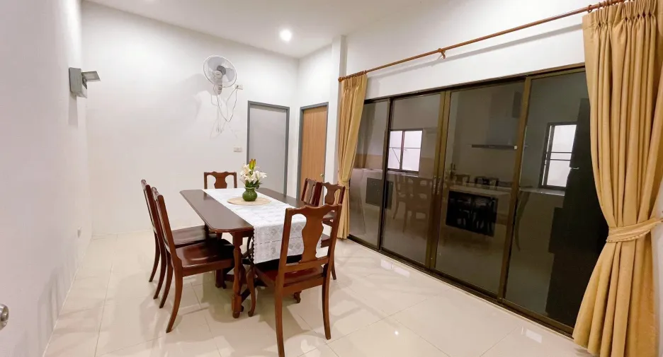 For rent 3 bedrooms house in Saraphi, Chiang Mai