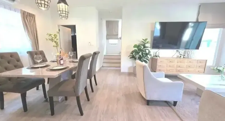 For rent 4 bedrooms house in Mueang Phuket, Phuket