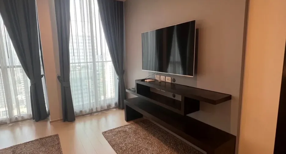 For rent 1 bed condo in Pathum Wan, Bangkok