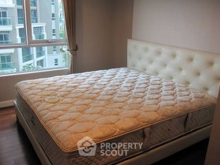 For rent 3 bedrooms condo in Huai Khwang, Bangkok