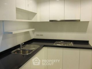 For rent 3 bedrooms condo in Huai Khwang, Bangkok