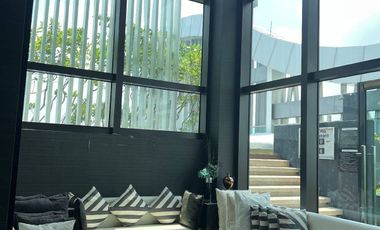 For sale 1 bed condo in Khlong Toei, Bangkok
