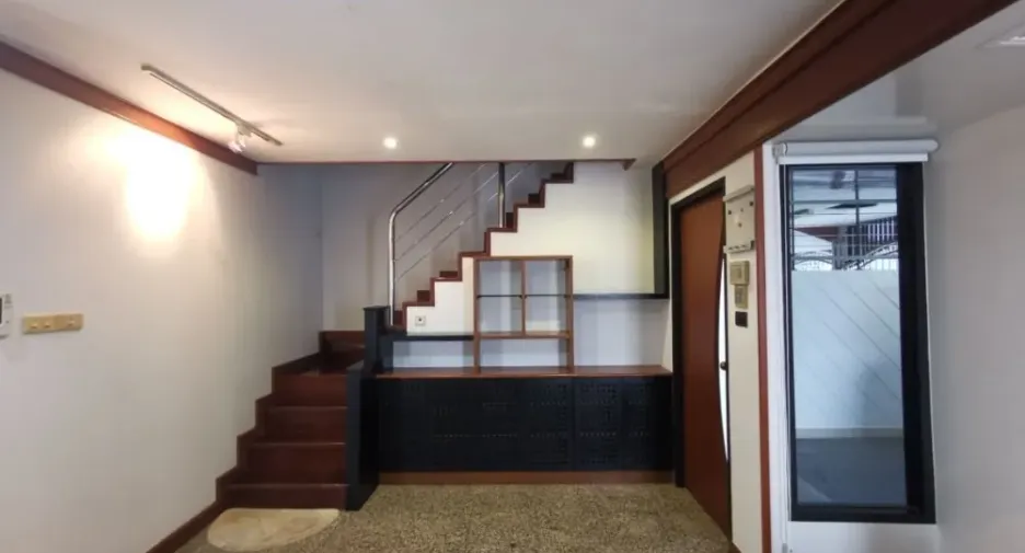 For rent 2 bedrooms townhouse in Watthana, Bangkok