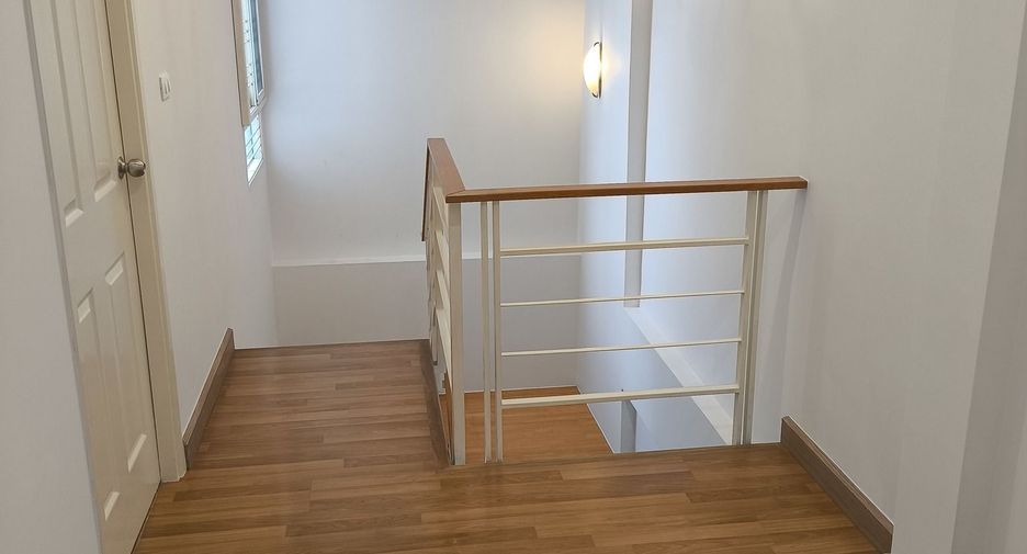 Haus zur Miete mit 3 Zimmer in Wang Thonglang, Bangkok