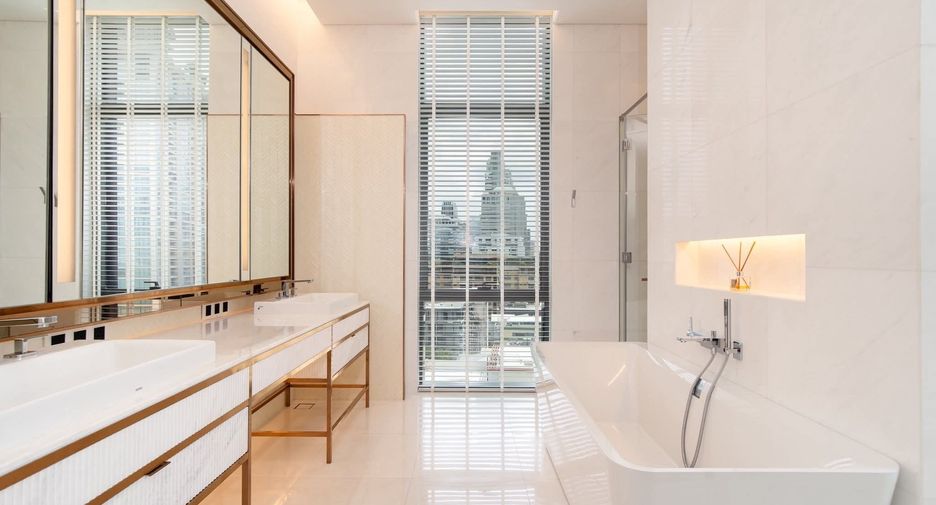 For sale 3 bedrooms condo in Pathum Wan, Bangkok