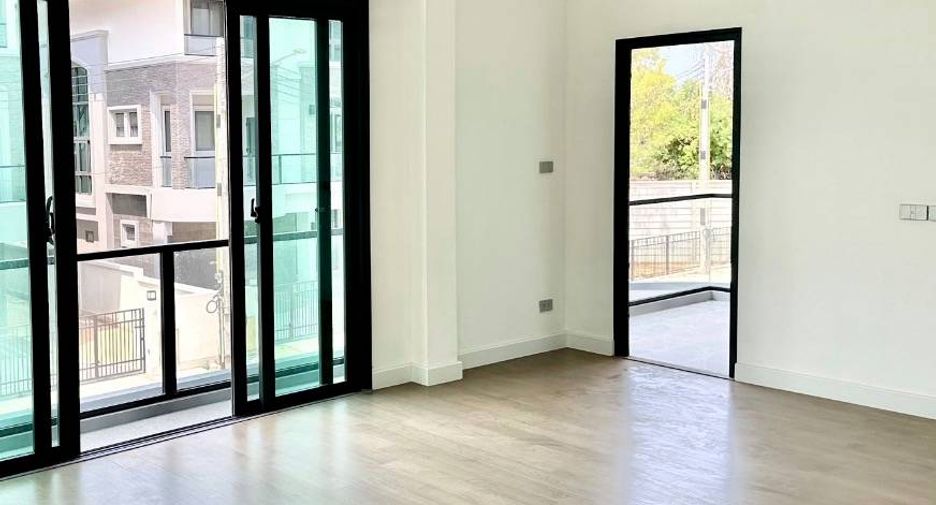 For sale 5 bedrooms house in Mueang Chon Buri, Chonburi