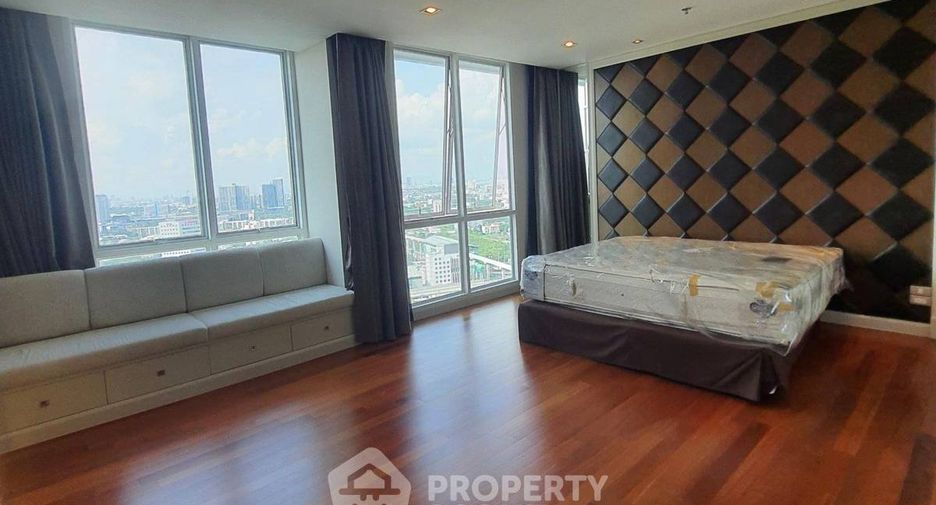 À louer 3 chambres condo à Bang Kapi, Bangkok