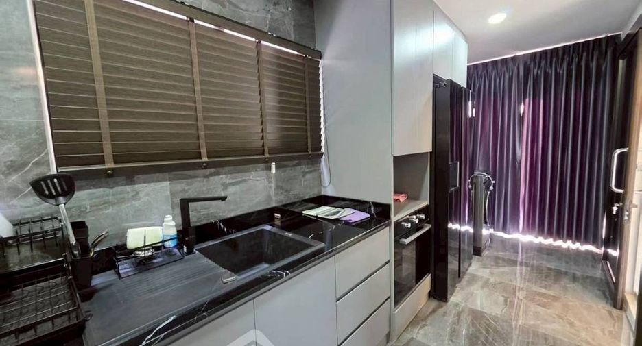 À louer 4 chambres maison à East Pattaya, Pattaya