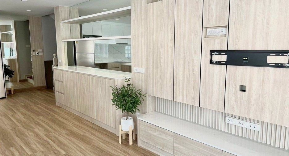 Casa en alquiler de 4 habitaciones en Sathon, Bangkok