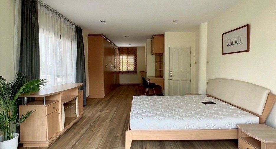 Casa en alquiler de 4 habitaciones en Sathon, Bangkok