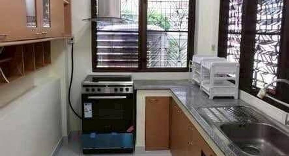 Casa en alquiler de 4 habitaciones en Sathon, Bangkok