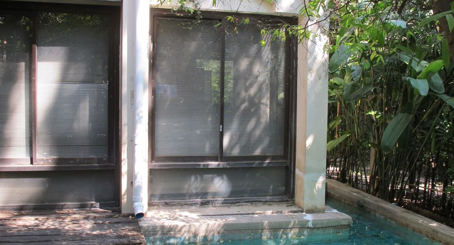 Casa adosada en venta de 3 habitaciones en Bang Kapi, Bangkok