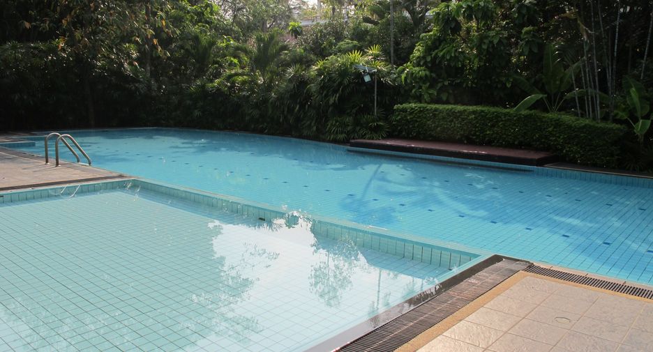 Casa adosada en venta de 3 habitaciones en Bang Kapi, Bangkok