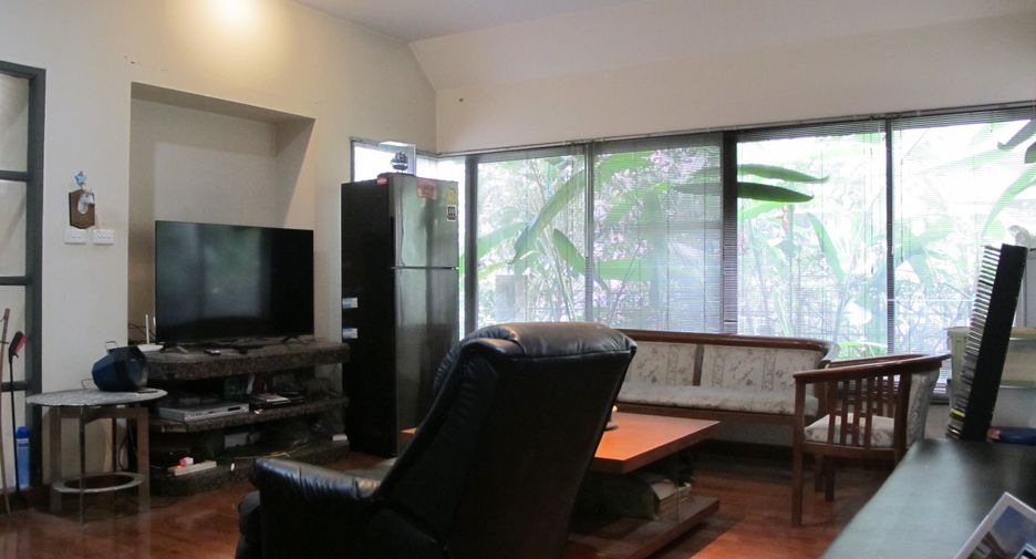 Casa adosada en venta de 3 habitaciones en Bang Kapi, Bangkok
