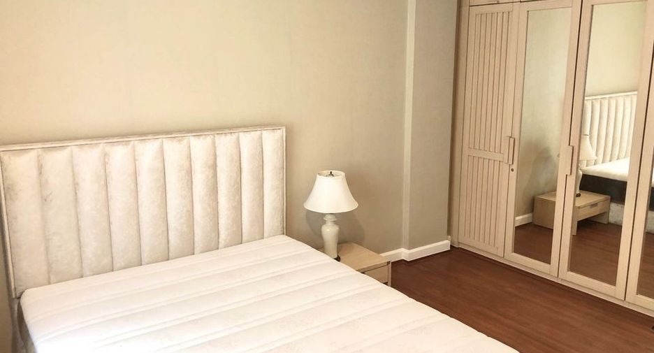 For rent 3 bedrooms townhouse in Lat Phrao, Bangkok