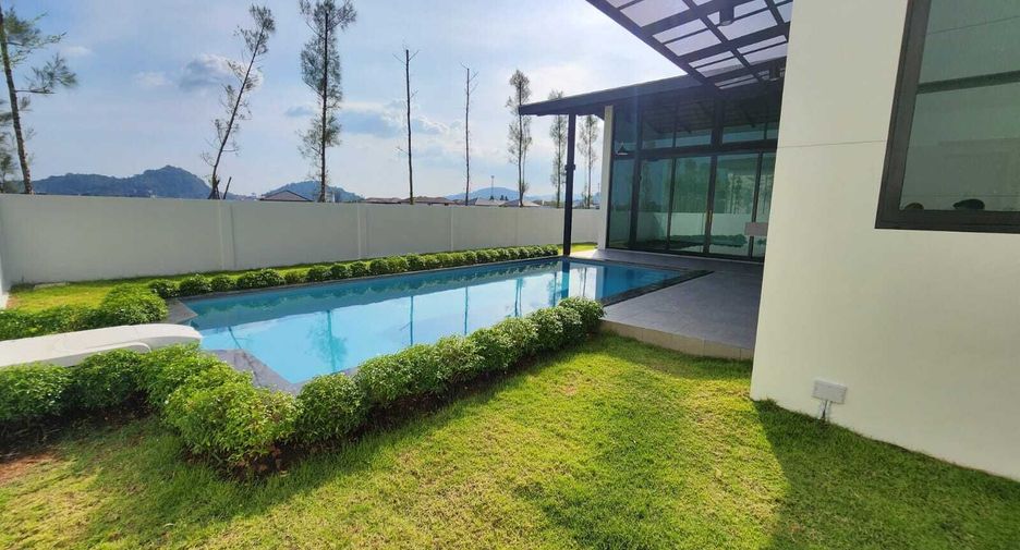 For sale 3 bedrooms villa in Mueang Phuket, Phuket