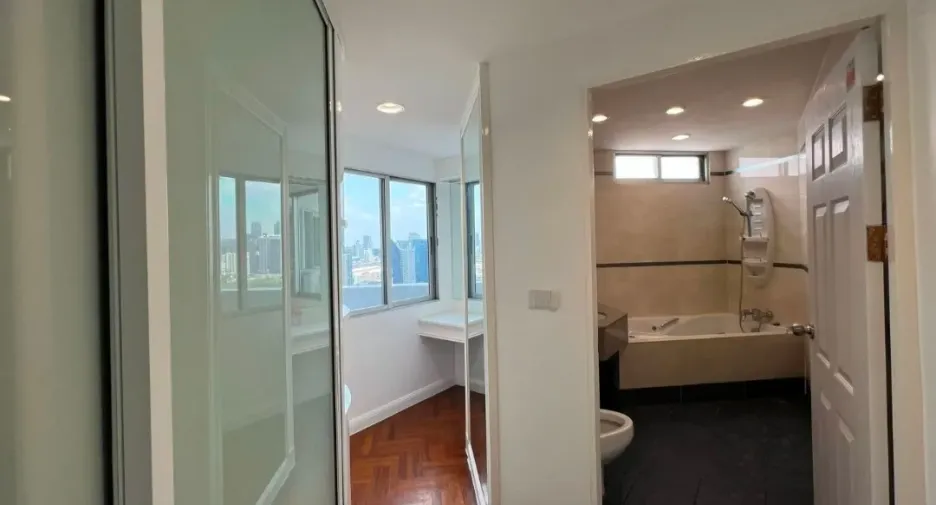 Wohnung zur Miete mit 2 Zimmer in Watthana, Bangkok