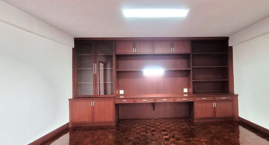 À louer 2 chambres condo à Khlong Toei, Bangkok