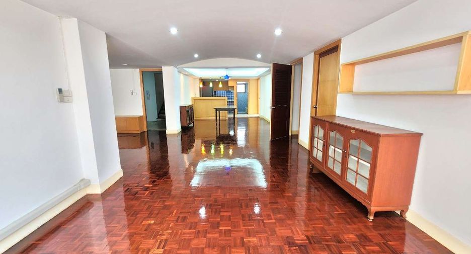À louer 3 chambres condo à Khlong Toei, Bangkok