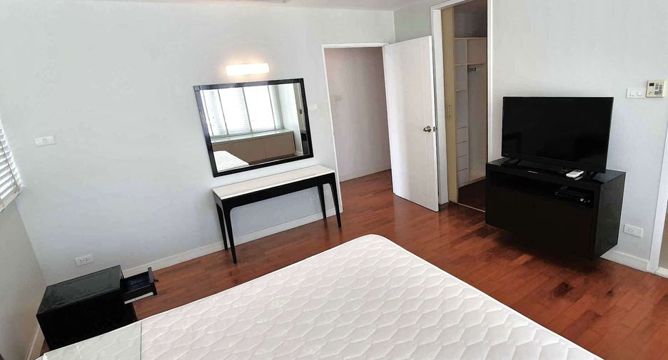 For rent 2 bedrooms condo in Khlong Toei, Bangkok