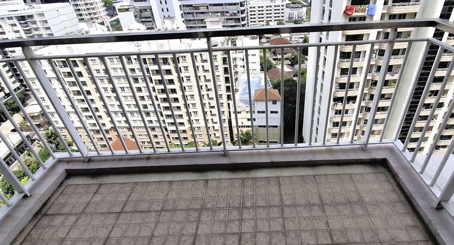 For rent 2 bedrooms condo in Khlong Toei, Bangkok