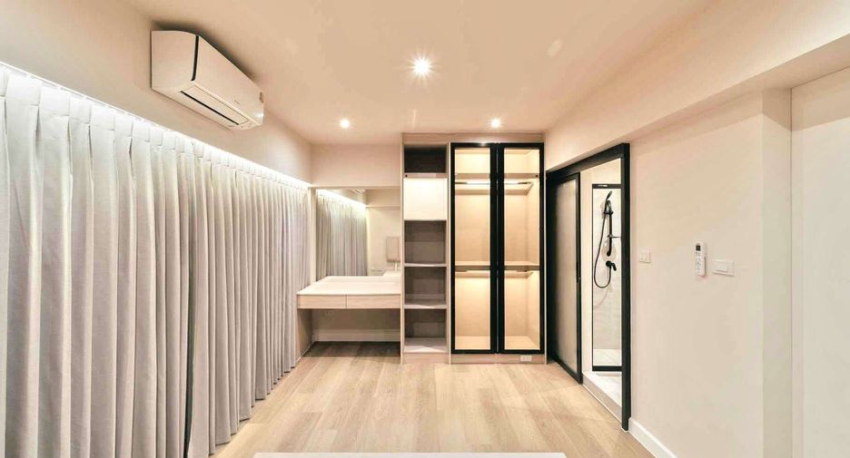 For rent そして for sale 5 ベッドルーム townhouse in Khlong Toei, Bangkok