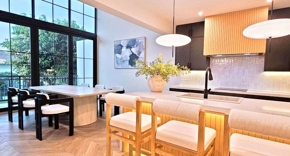 For rent そして for sale 5 ベッドルーム townhouse in Khlong Toei, Bangkok