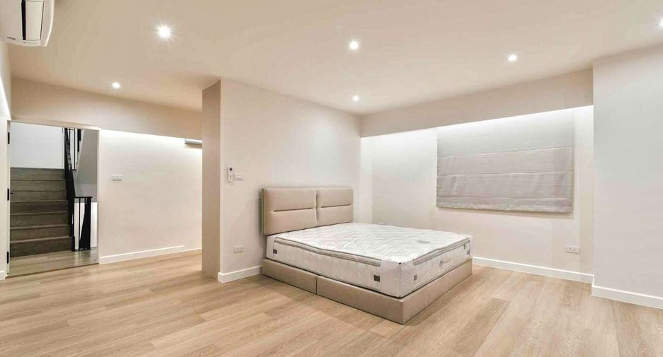 For rent そして for sale 5 ベッドルーム townhouse in Khlong Toei, Bangkok