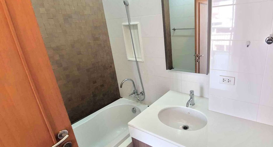Condo en alquiler de 2 habitaciones en Khlong Toei, Bangkok