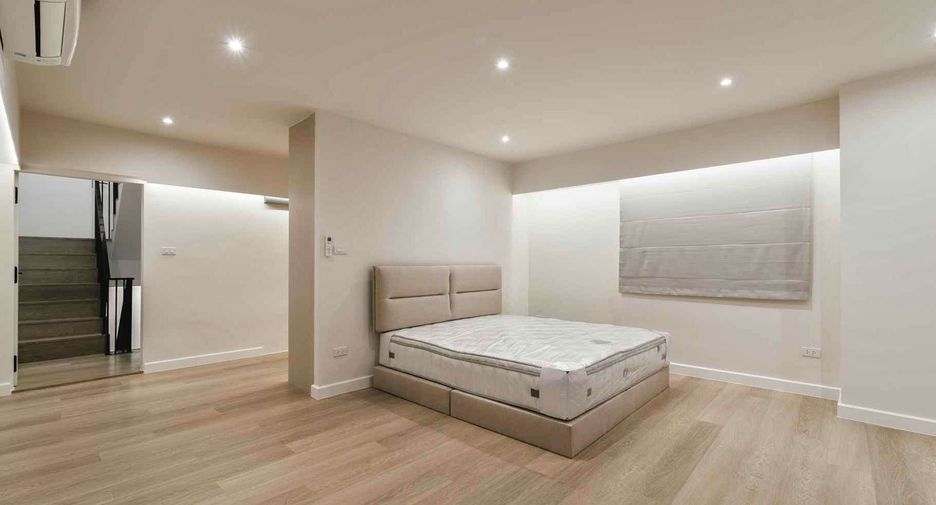 For rent そして for sale 5 ベッドルーム townhouse in Khlong Toei, Bangkok