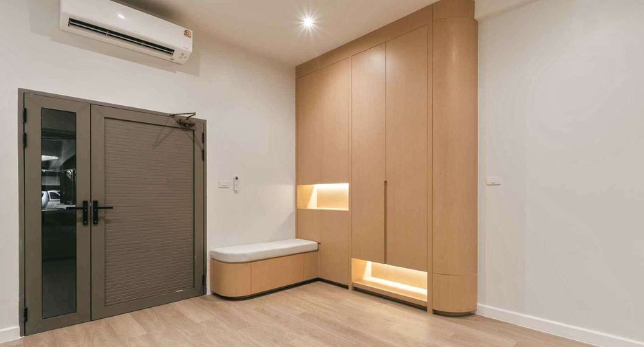 For rent そして for sale 5 ベッドルーム townhouse in Khlong Toei, Bangkok