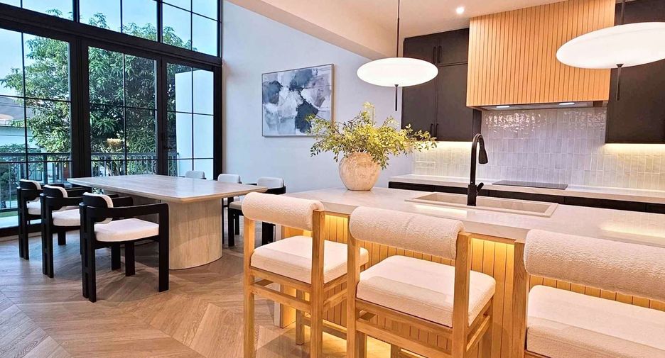 For rent そして for sale 5 ベッドルーム townhouse in Khlong Toei, Bangkok