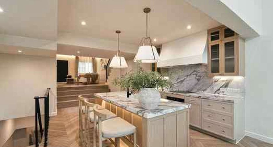 For rent そして for sale 5 ベッドルーム townhouse in Khlong Toei, Bangkok