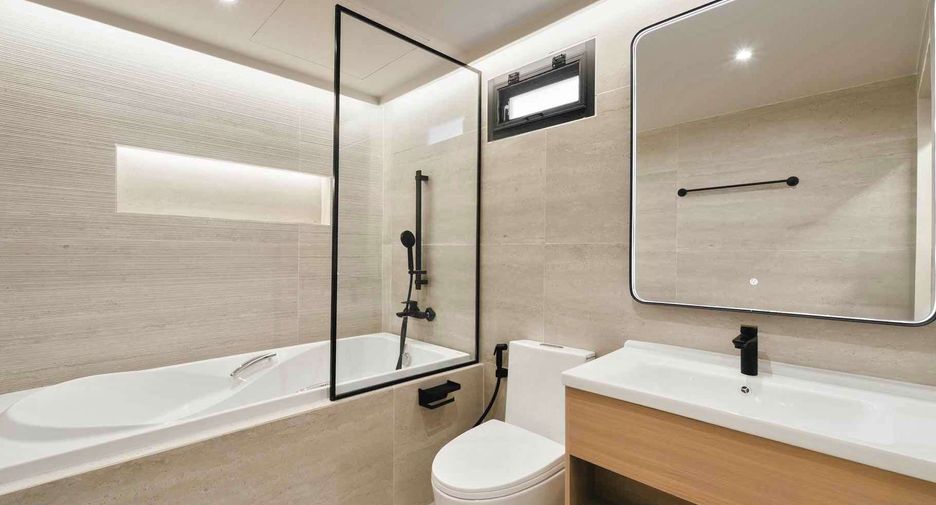 For rent そして for sale 5 ベッドルーム townhouse in Khlong Toei, Bangkok
