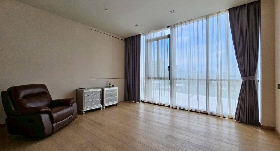For rent 2 bedrooms condo in Watthana, Bangkok