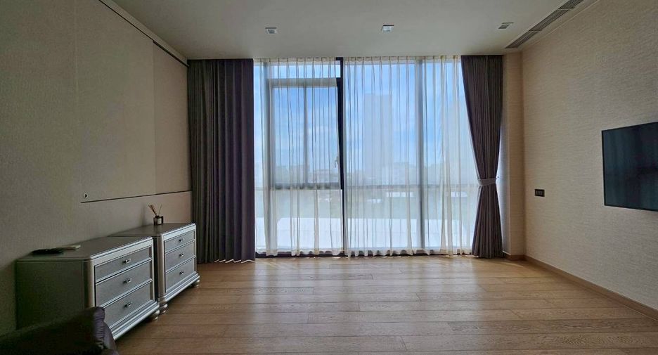 For rent 2 bedrooms condo in Watthana, Bangkok