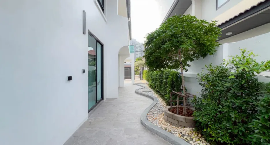 For sale 5 bedrooms villa in Jomtien, Pattaya