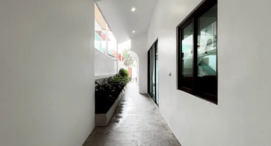 For sale 5 bedrooms villa in Jomtien, Pattaya