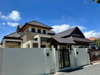 À louer 3 chambres maison à Bang Lamung, Chonburi