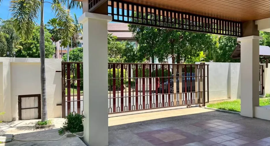 À louer 3 chambres maison à Bang Lamung, Chonburi