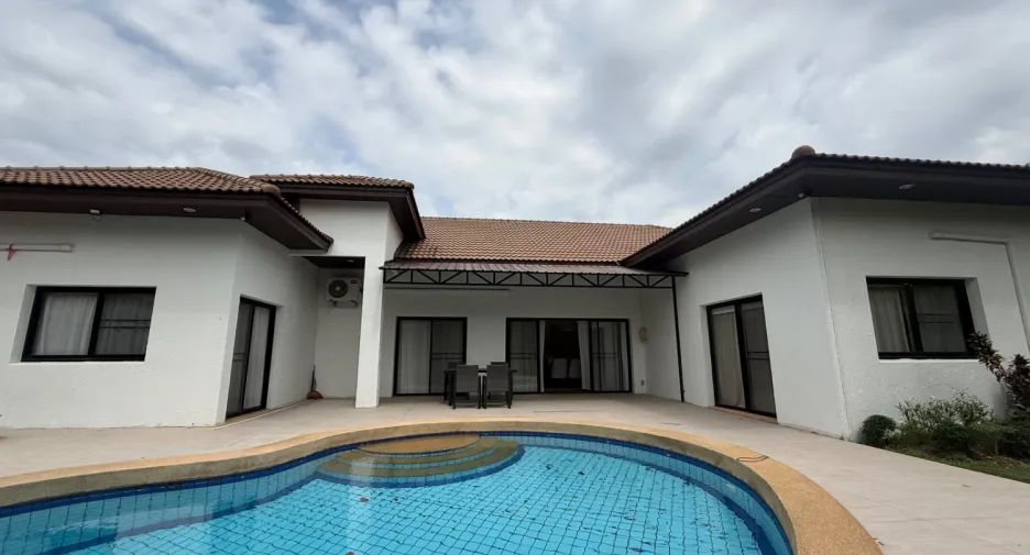 À vendre 4 chambres villa à Bang Lamung, Chonburi