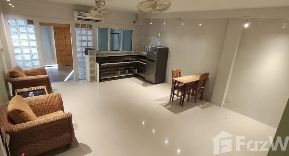 Condo en alquiler de 2 habitaciones en Mueang Sakon Nakhon, Sakon Nakhon