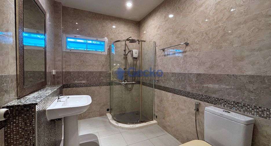 For sale 5 bedrooms house in Huay Yai, Pattaya