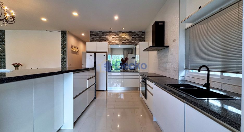 For sale 5 bedrooms house in Huay Yai, Pattaya
