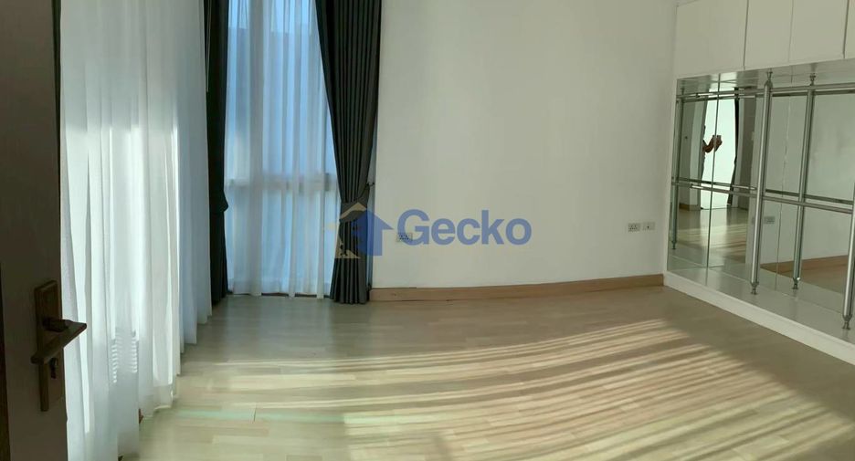 For sale 3 bedrooms condo in Central Pattaya, Pattaya
