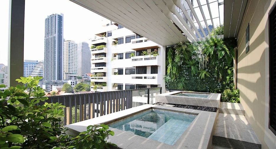 For rent 2 bedrooms condo in Watthana, Bangkok