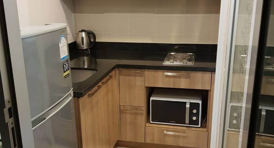 For rent studio condo in Khlong San, Bangkok