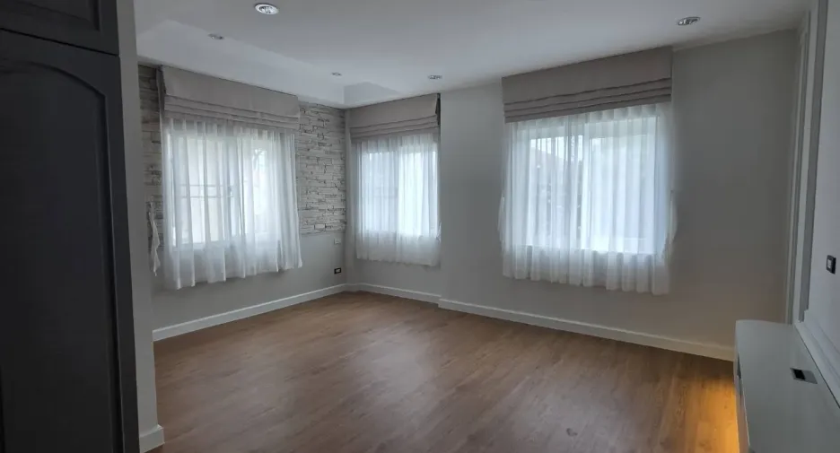 Casa en venta de 4 habitaciones en Lam Luk Ka, Pathum Thani